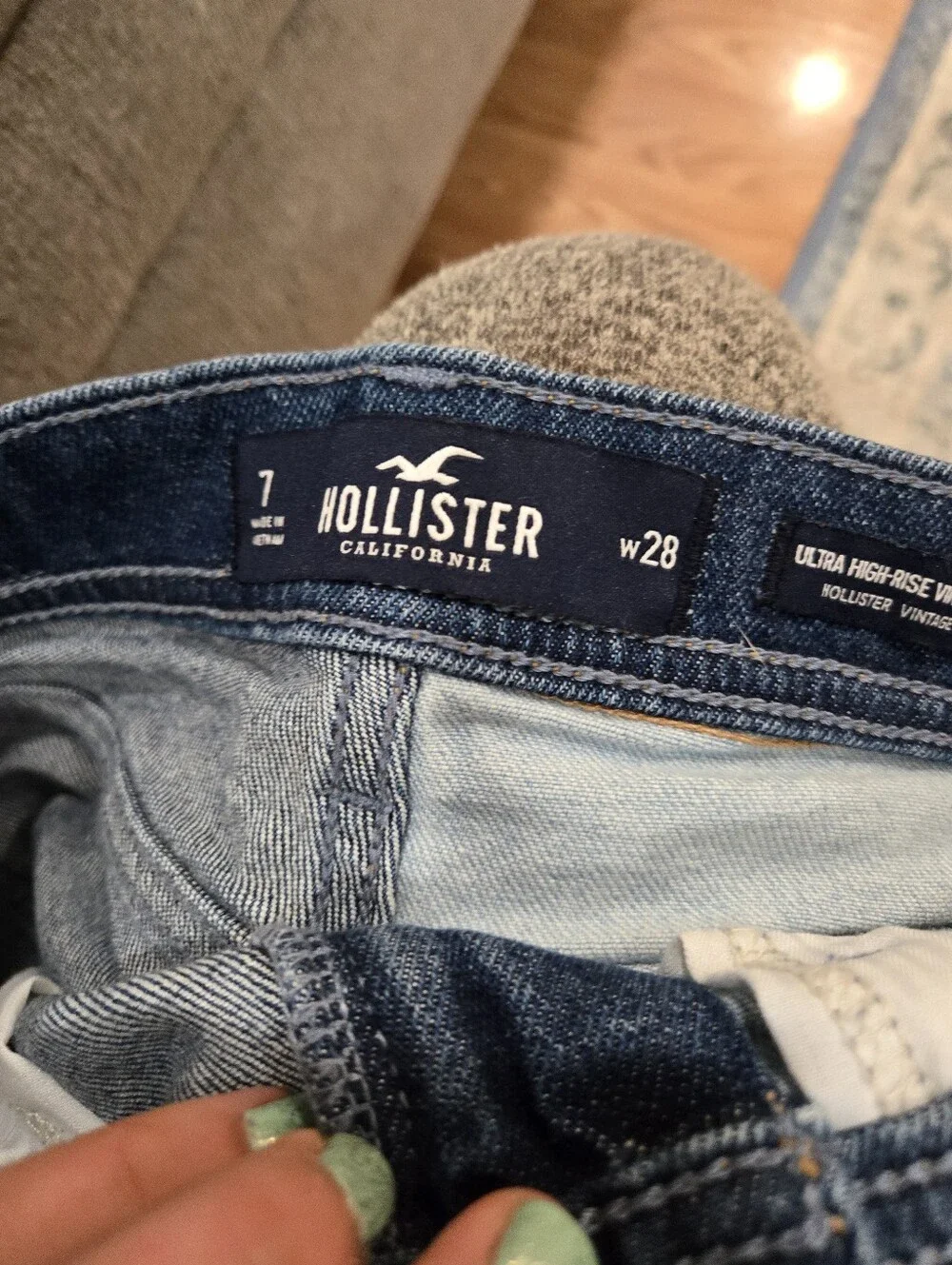 Hollister•Two-Tone Denim Ultra High Rise Vintage Short. Sz 7, 28in Waist - Picture 6 of 7
